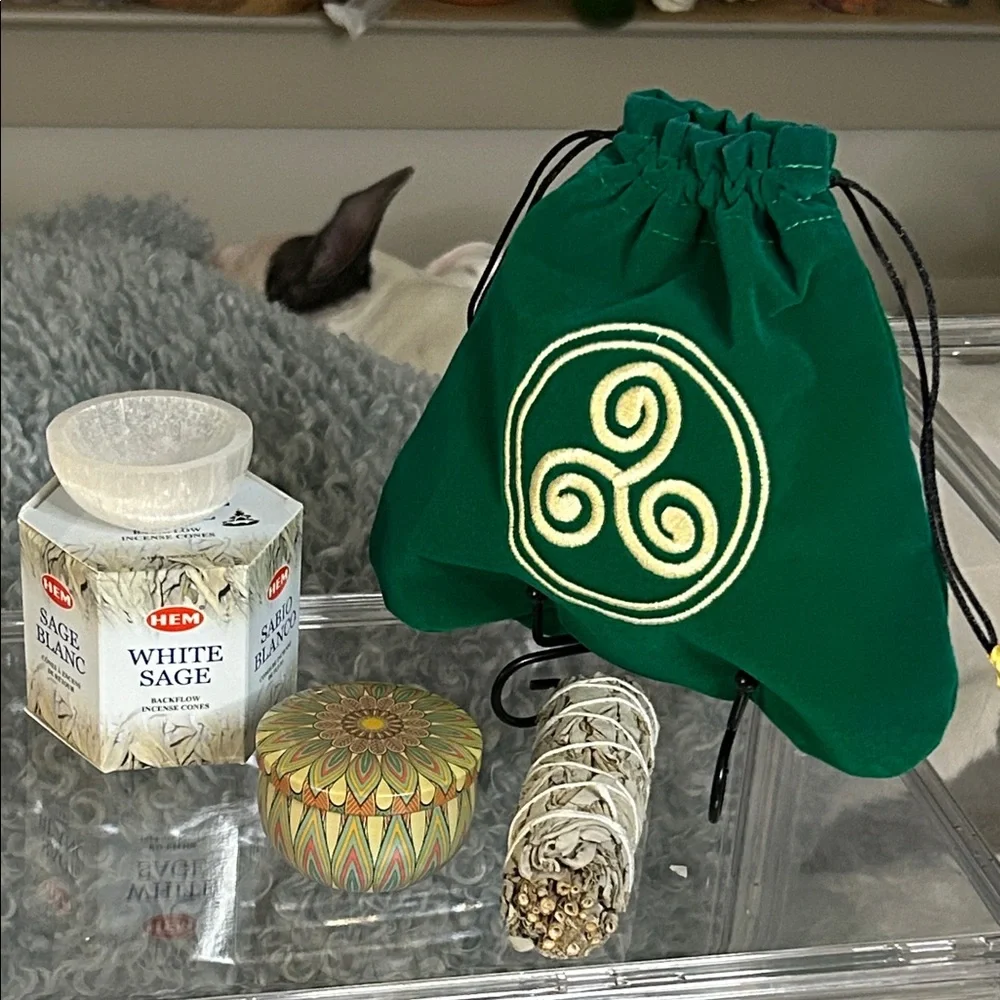 Green Velvet Embroidered Triskelion Bag & White Sage Incense Accessories NWT - Picture 2 of 9